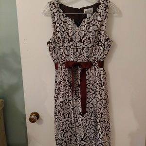 Robbie Bee Sleeveless Floral Dress